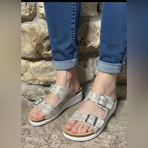 LA PLUME Jen White Snake Print Buckle Strap Slide Slip On Sandals 37 EU or 7 US